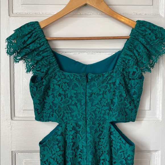 EXPRESS LACE SIDE CUTOUT RUFFLE DRESS - Picture 6 of 9